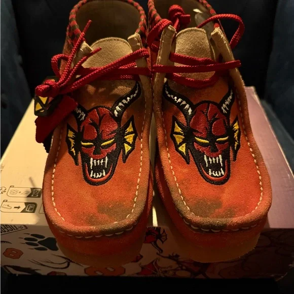 Stranger Things X Clarks Wallabee Evo Dark Sand Hellfire  display picture 3